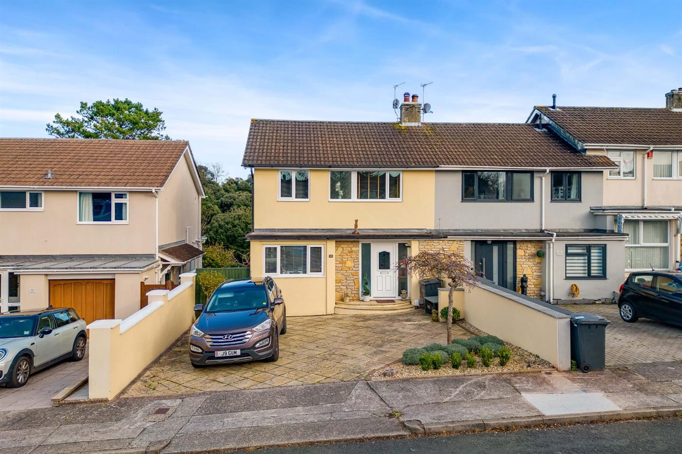 3 Bedroom End of Terrace House for Sale: Fletcher Close, Shiphay, Torquay, TQ2 6DD