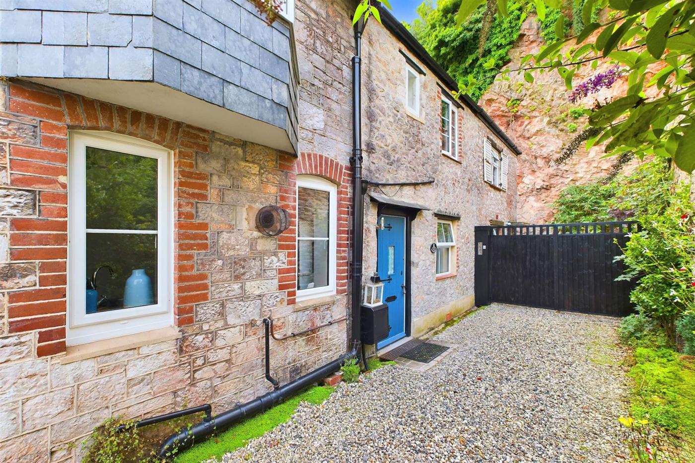 2 Bedroom Cottage for Sale: Vane Hill Road, Wellswood, Torquay, TQ1 2BT