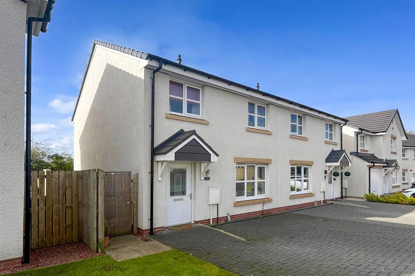 3 Bedroom Semi-Detached House for Sale: Queen Mary Crescent, Clydebank, G81 2AB