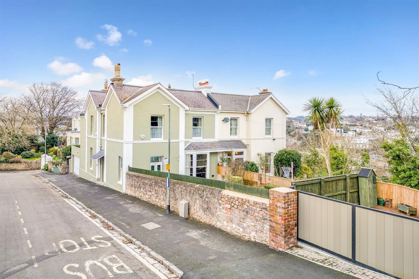 4 Bedroom Semi-Detached House for Sale: St. Lukes Road North, Torquay, TQ2 5PD